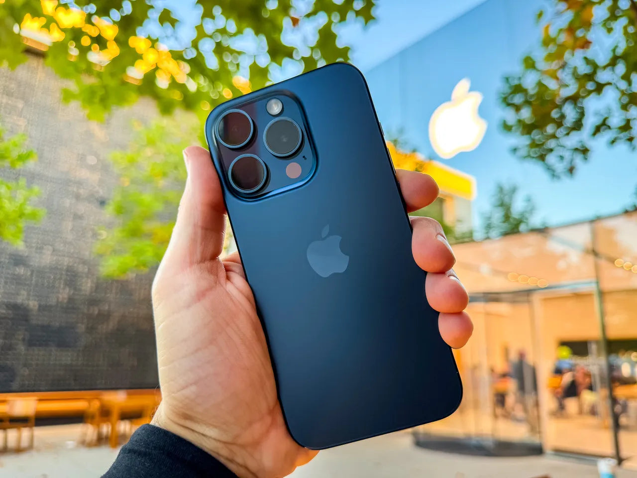 iPhone 15 in 2026: Features, Camera Upgrades, Performance & Best Accessories