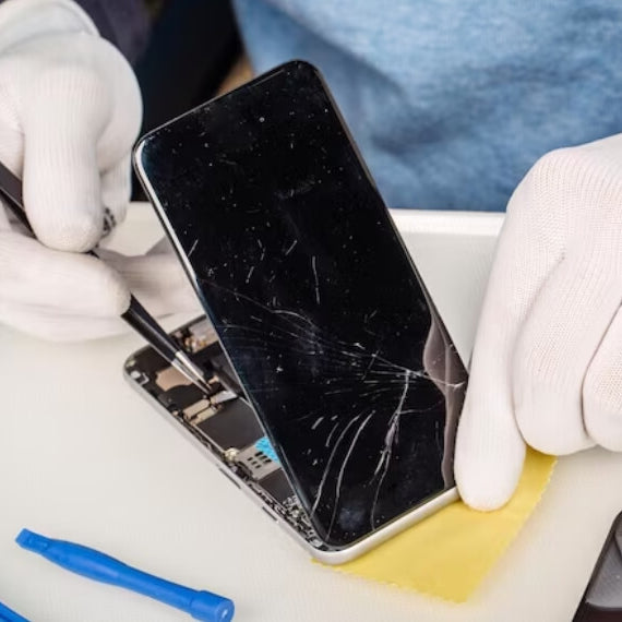 Affordable Phone Screen Fixers Near Me in UK