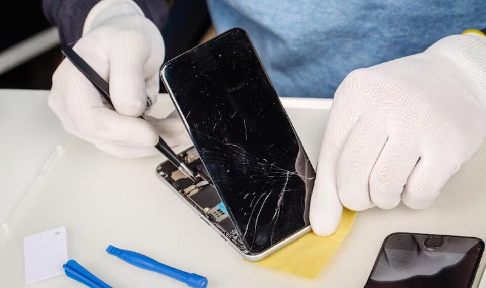 Affordable Phone Screen Fixers Near Me in UK